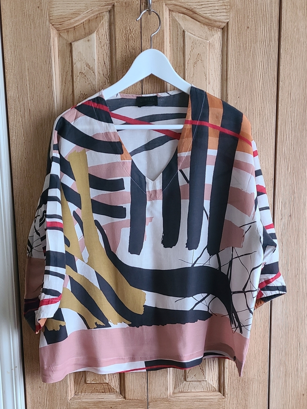 Q'Neel Abstract Print V-Neck